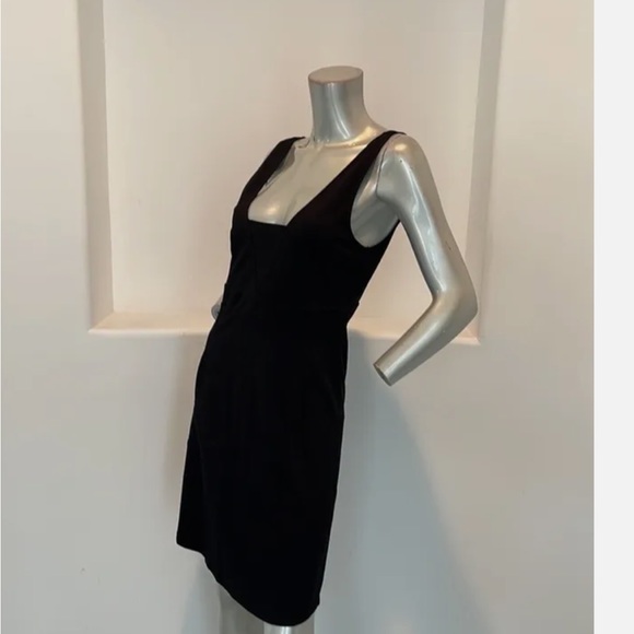 Theory  - Amika  -  Black V cut sleeveless fitted Cocktail mini dress | small - Picture 13 of 15